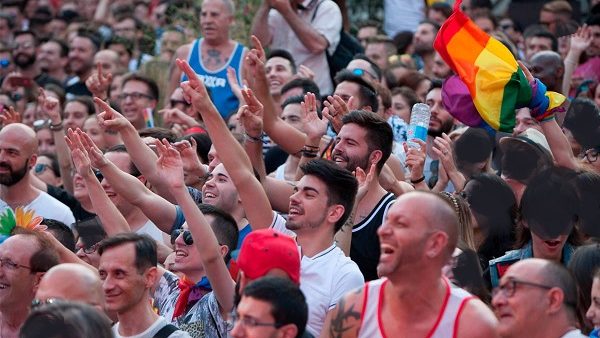 «مهرجان الكناري» وحفلات المثليِّين الماجنة…هما وراء انتشار جدري القرود في العالم  
